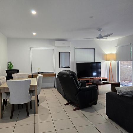 Quarterdecks Retreat Villa Urangan Eksteriør bilde